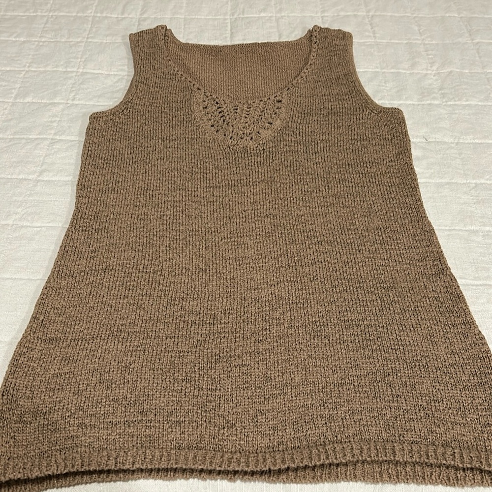 Vintage knit tank top. No tag